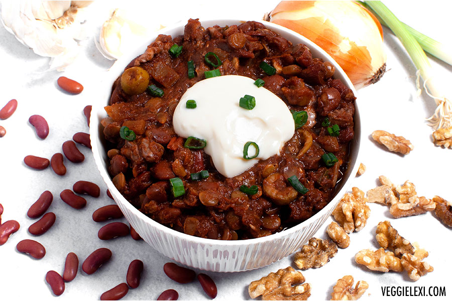 Delicious vegan, gluten free, sugar free, and oil free chili will win you over. Completely savory with a wonderful "meaty" quality from the lentils and walnuts. - by Veggie Lexi