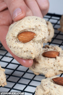 Delicious vegan almond cookies that aren't overly sweet...they're just sweet enough! Perfect to dip into a cup of coffee. - by Veggie Lexi