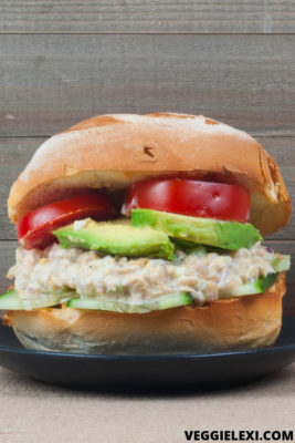 Delicious and easy vegan chickpea "tuna" salad. Perfect to make a yummy sandwich or bring a salad to the next level! #veggielexi #veganrecipes - by Veggie Lexi