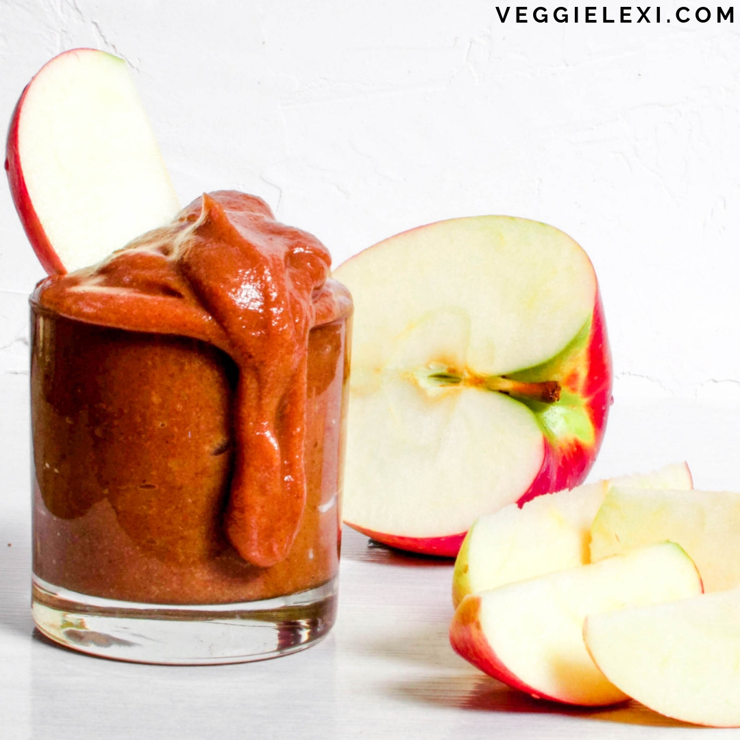 Try this healthy and easy homemade caramel sauce! It's dairy free, vegan, gluten free, oil free, and made from whole foods! Absolutely perfect for dipping, dessert, and a healthy fat free snack. #veggielexi #veganrecipes #vegansnacks #vegandesserts - by Veggie Lexi