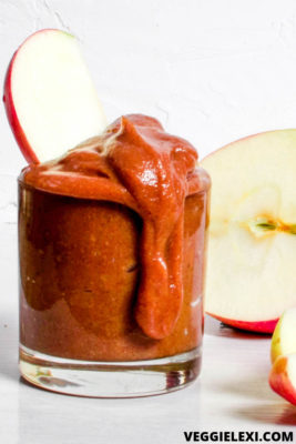 Try this healthy and easy homemade caramel sauce! It's dairy free, vegan, gluten free, oil free, and made from whole foods! Absolutely perfect for dipping, dessert, and a healthy fat free snack. #veggielexi #veganrecipes #vegansnacks #vegandesserts - by Veggie Lexi