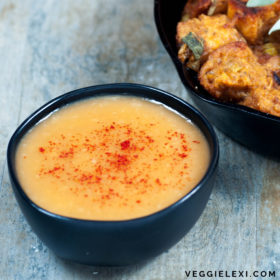 5 Minute Vegan and Gluten Free Gravy - Made with Vegetable Bouillon and Oat Flour - by Veggie Lexi