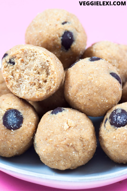 Delicious cookie dough energy balls make the perfect vegan and gluten free snack! #veggielexi #veganrecipes #glutenfreerecipes #energybites #energyballs - by Veggie Lexi