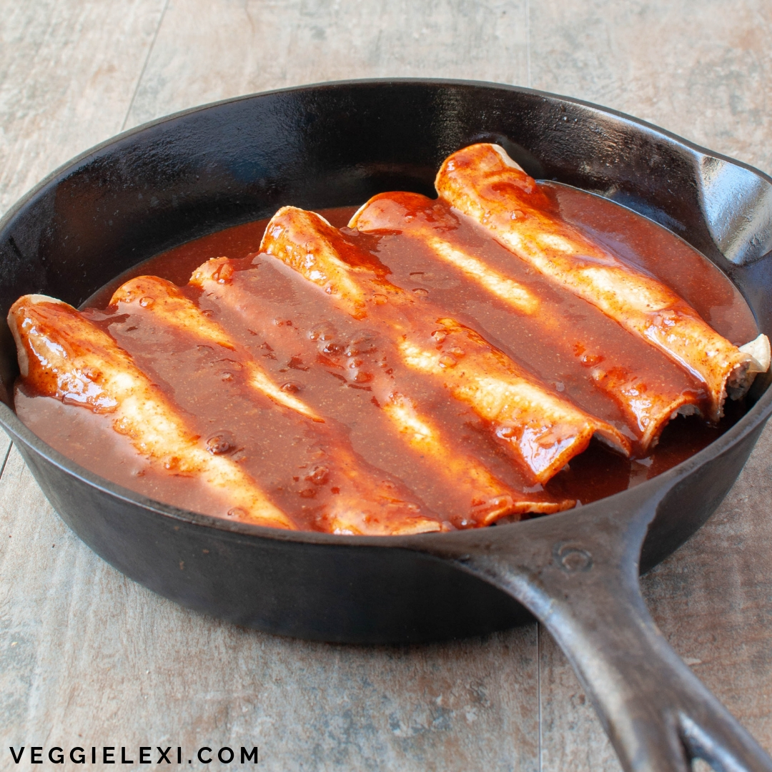 Whip up this easy, delicious, and healthy enchilada sauce to make an epic dinner! Packed with flavor, easy, and oh so healthy. #veggielexi #veganrecipes #glutenfreerecipes #enchiladas #enchiladasauce