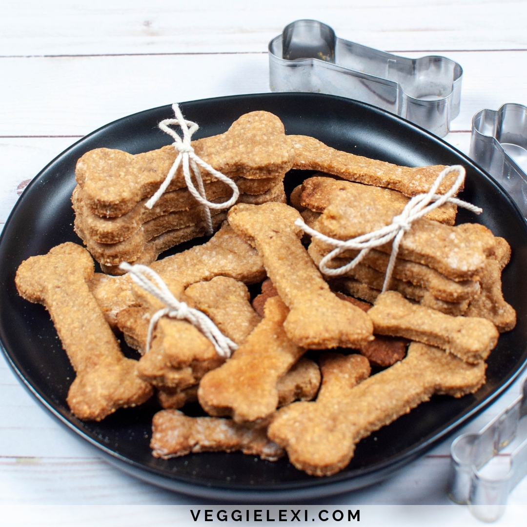 Peanut Butter Banana Oat Dog Treats - Veggie Lexi