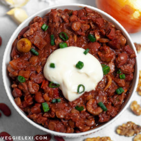 Delicious vegan, gluten free, sugar free, and oil free chili will win you over. Completely savory with a wonderful "meaty" quality from the lentils and walnuts. - by Veggie Lexi