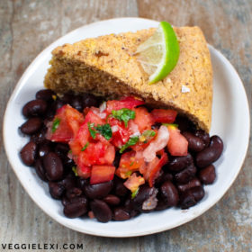 Enjoy this delicious vegan and gluten free cast iron skillet cornbread! Perfectly savory and just sweet enough. - by Veggie Lexi