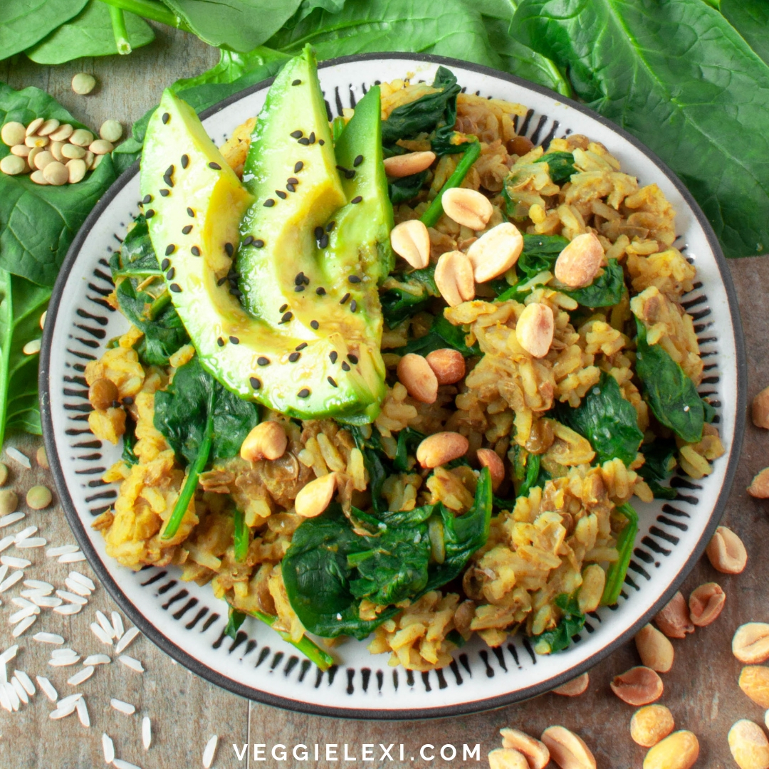 This delicious one pot meal fills you up without breaking the bank! At only $0.29/serving, the price can't be beat. This vegan and gluten free meal makes the perfect easy weeknight dinner. #veggielexi #veganrecipes #vegandinner #veganfood - by Veggie Lexi